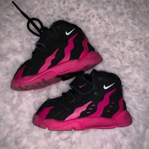 Nike Shoes - Nikes Nike Shoes - Nikes